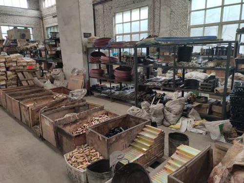 滑塊、電路板、刀架、定位盤、行程開關(guān)、水泵等